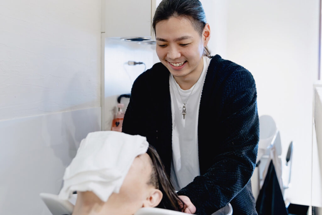 高円寺　新高円寺　美容室　美容院　ヘアサロン　求人　高待遇　男性　女性　パパ　ママ　美容師　JR　中央線　東京メトロ　丸ノ内線　スタイリスト　マンツーマン　個室　高単価　時短　勤務　中途採用