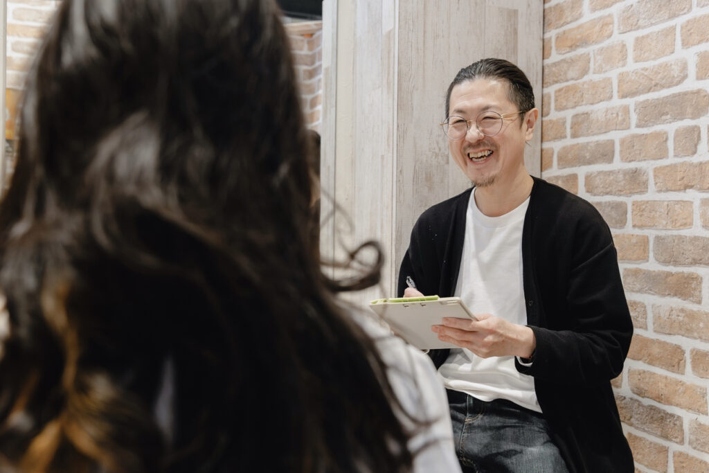 高円寺　新高円寺　美容室　美容院　ヘアサロン　求人　高待遇　男性　女性　パパ　ママ　美容師　JR　中央線　東京メトロ　丸ノ内線　スタイリスト　マンツーマン　個室　高単価　時短　勤務