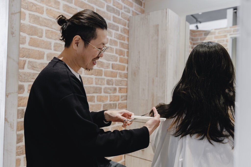 高円寺　新高円寺　美容室　美容院　ヘアサロン　求人　高待遇　男性　女性　パパ　ママ　美容師　JR　中央線　東京メトロ　丸ノ内線　スタイリスト　マンツーマン　個室　高単価　時短　勤務