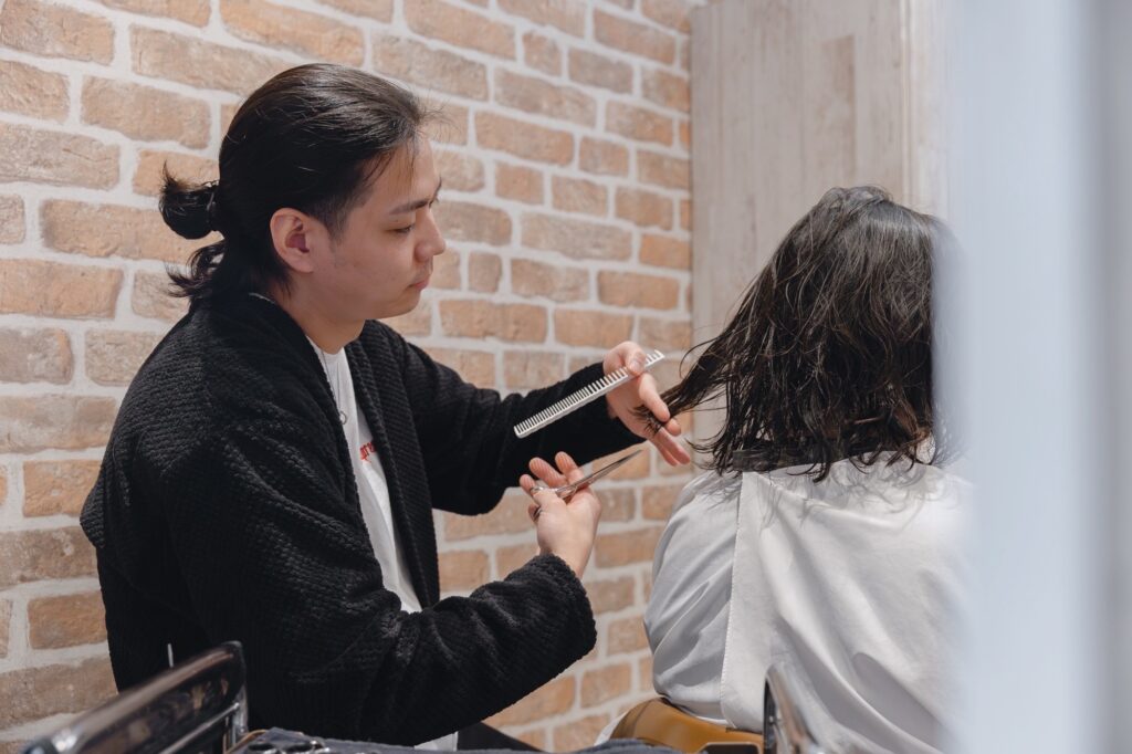 高円寺　新高円寺　美容室　美容院　ヘアサロン　求人　高待遇　男性　女性　パパ　ママ　美容師　JR　中央線　東京メトロ　丸ノ内線　スタイリスト　マンツーマン　個室　高単価　時短　勤務