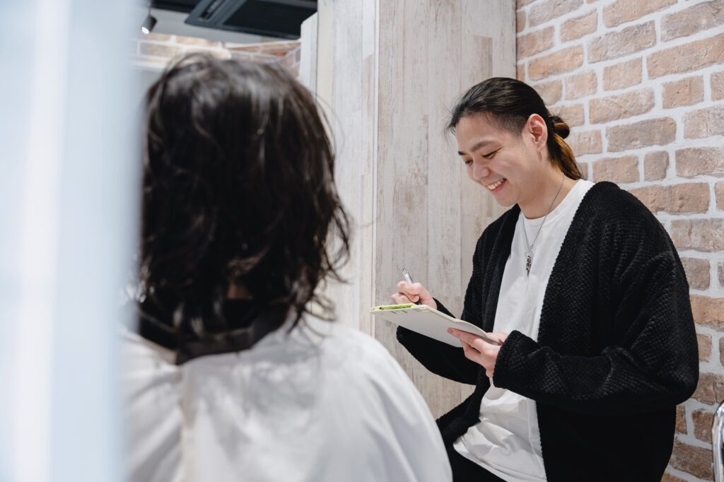 高円寺　新高円寺　美容室　美容院　ヘアサロン　求人　高待遇　男性　女性　パパ　ママ　美容師　JR　中央線　東京メトロ　丸ノ内線　スタイリスト　マンツーマン　個室　高単価　時短　勤務