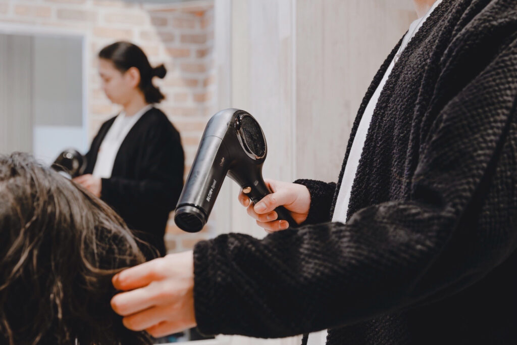 高円寺　新高円寺　美容室　美容院　ヘアサロン　求人　高待遇　男性　女性　パパ　ママ　美容師　JR　中央線　東京メトロ　丸ノ内線　スタイリスト　マンツーマン　個室　高単価　時短　勤務